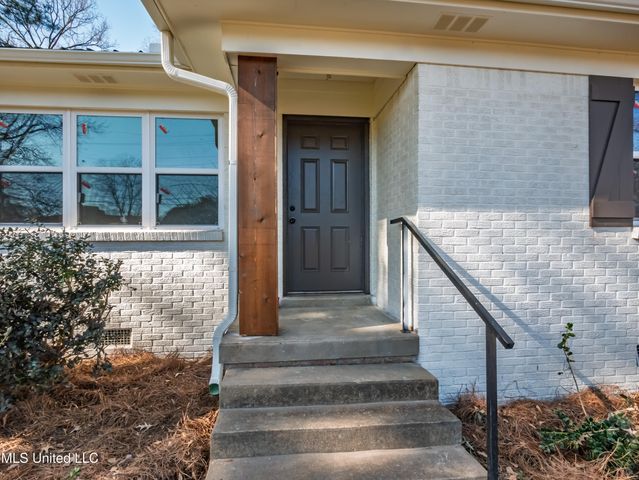 201 College Street, Batesville, MS 38606