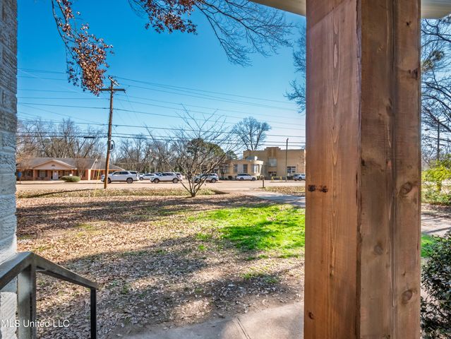 201 College Street, Batesville, MS 38606