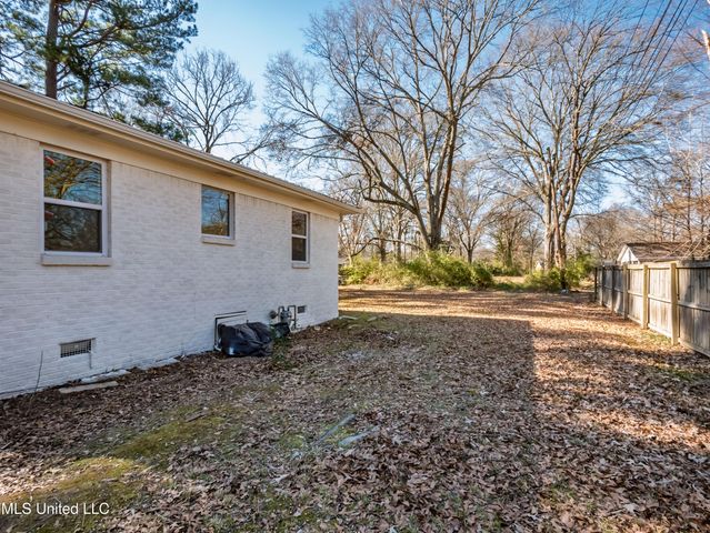 201 College Street, Batesville, MS 38606