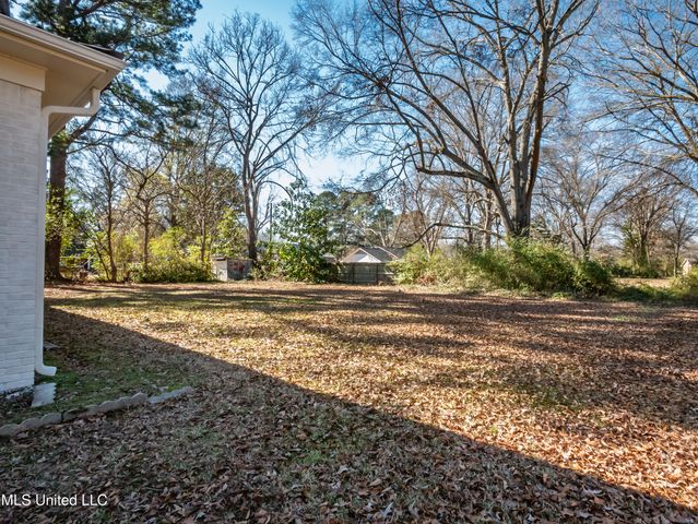 201 College Street, Batesville, MS 38606