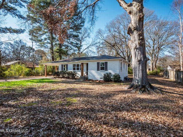 201 College Street, Batesville, MS 38606