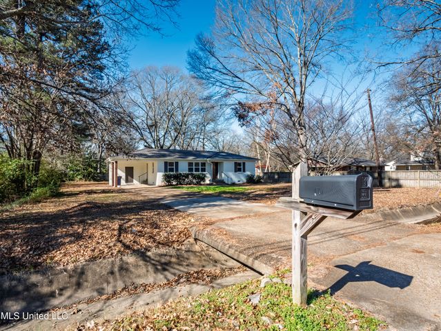 201 College Street, Batesville, MS 38606