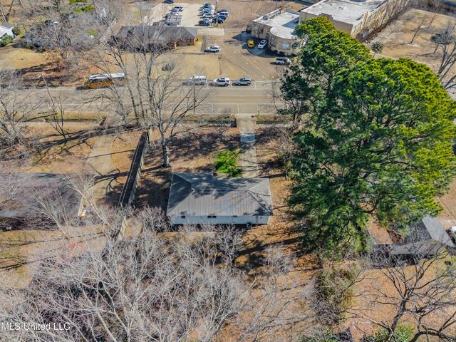 201 College Street, Batesville, MS 38606