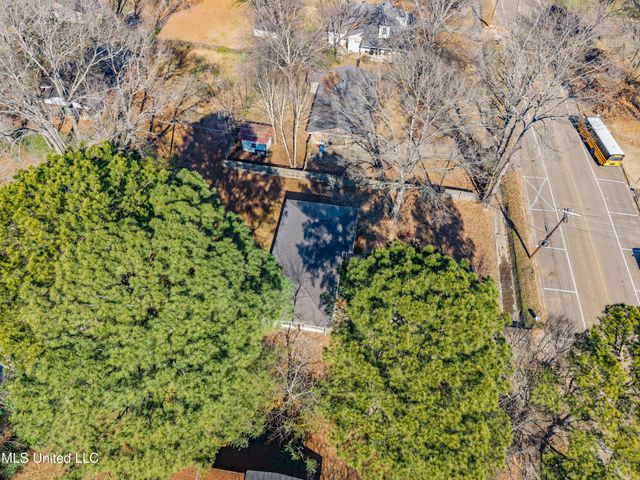 201 College Street, Batesville, MS 38606