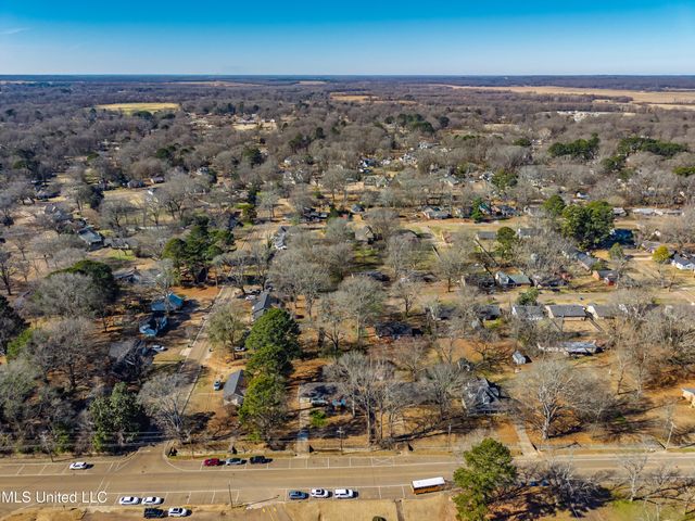 201 College Street, Batesville, MS 38606
