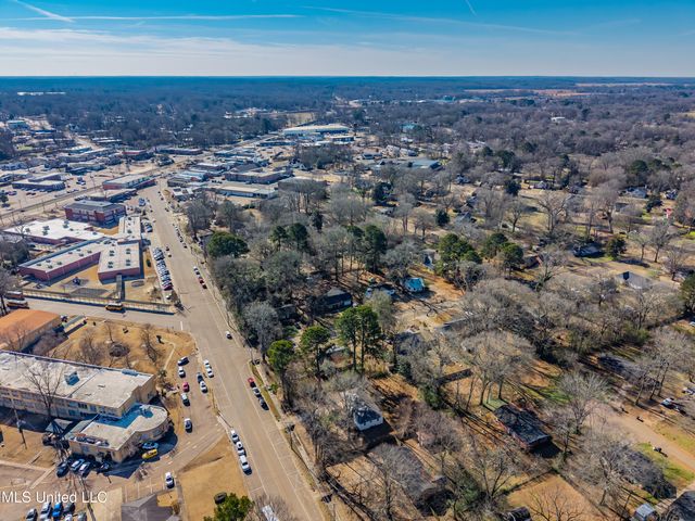 201 College Street, Batesville, MS 38606