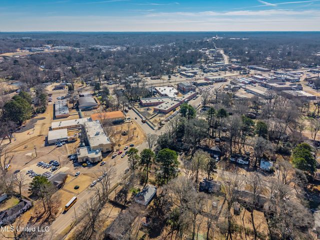201 College Street, Batesville, MS 38606