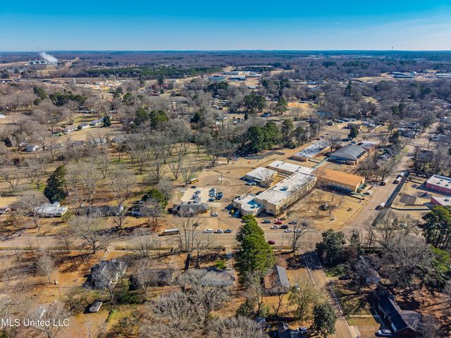 201 College Street, Batesville, MS 38606