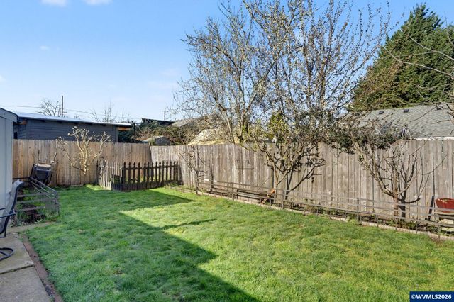 345 23rd St N, Salem, OR 97301