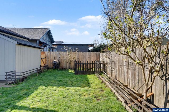 345 23rd St N, Salem, OR 97301