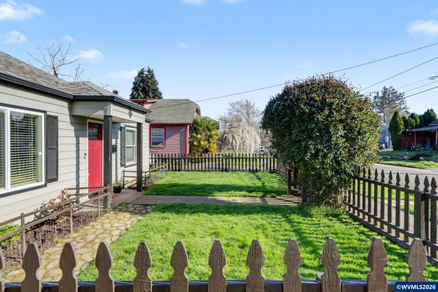 345 23rd St N, Salem, OR 97301