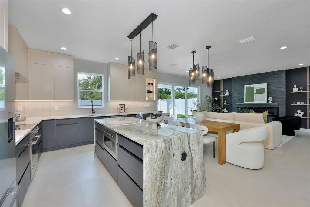 Image 21 of property listing at 3506 W ROGERS AVENUE, Tampa, FL 33611