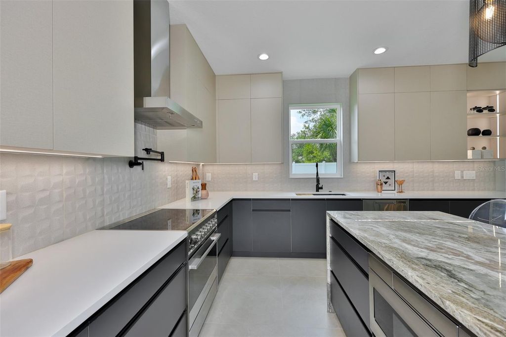 Image 24 of property listing at 3506 W ROGERS AVENUE, Tampa, FL 33611