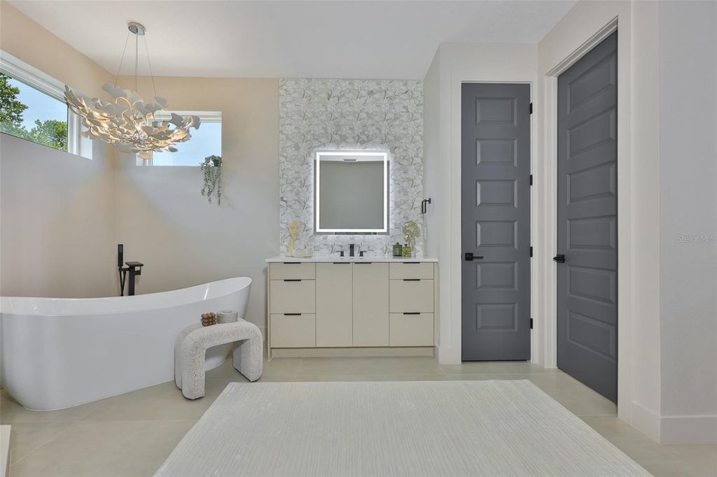 Image 39 of property listing at 3506 W ROGERS AVENUE, Tampa, FL 33611