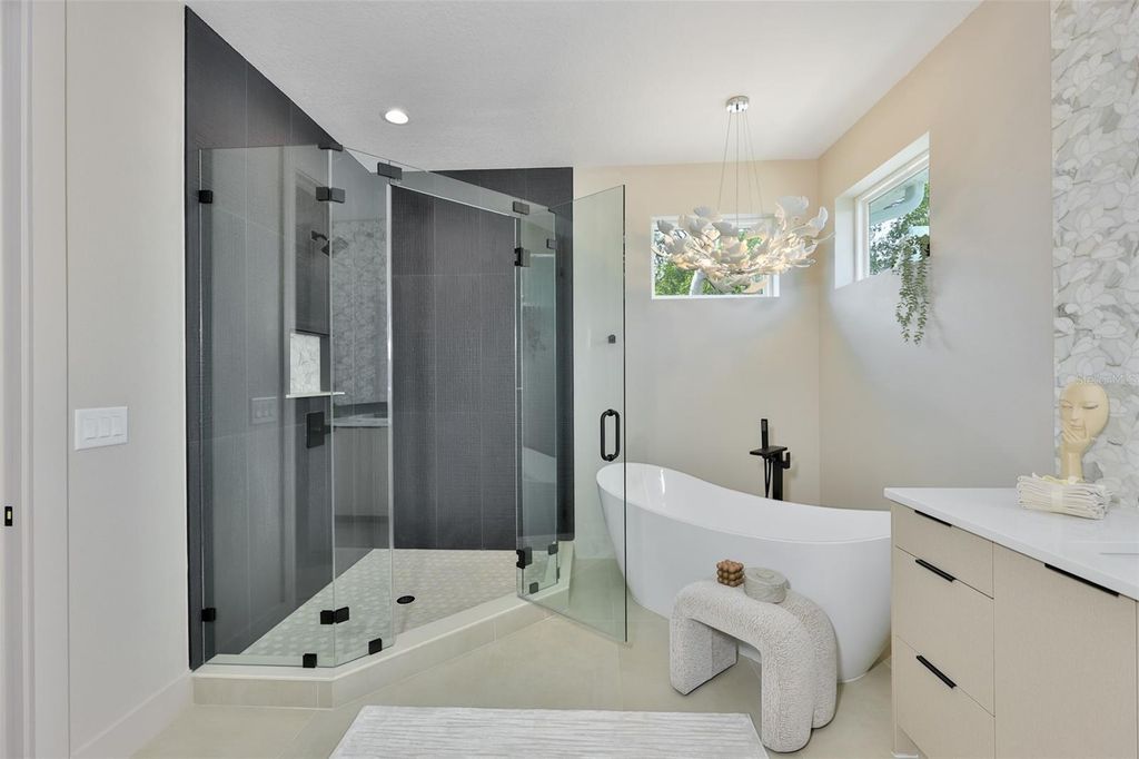 Image 40 of property listing at 3506 W ROGERS AVENUE, Tampa, FL 33611