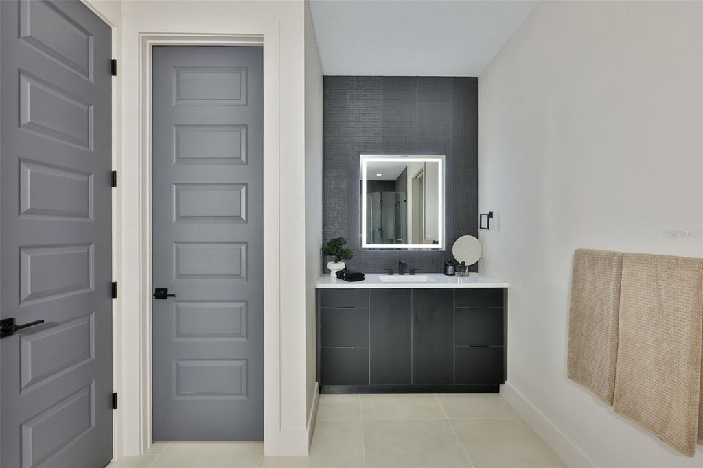 Image 41 of property listing at 3506 W ROGERS AVENUE, Tampa, FL 33611
