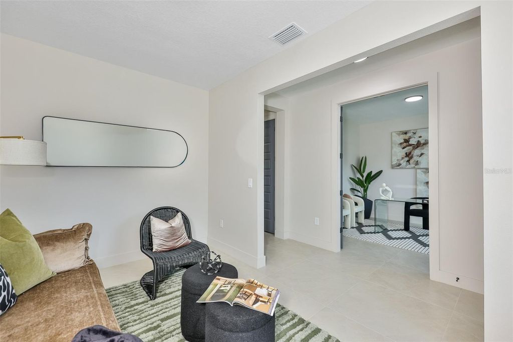 Image 8 of property listing at 3506 W ROGERS AVENUE, Tampa, FL 33611