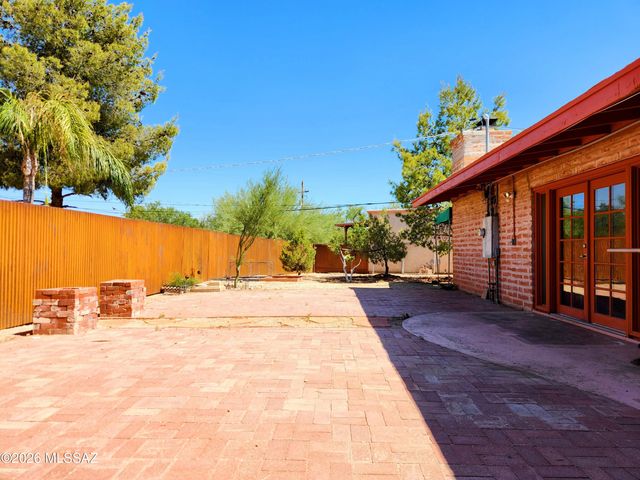 7424 N La Canada Drive, Tucson, AZ 85704