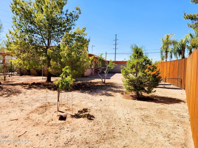 7424 N La Canada Drive, Tucson, AZ 85704
