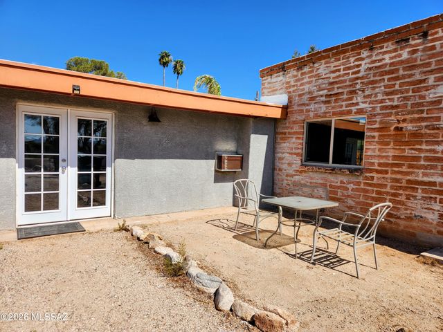 7424 N La Canada Drive, Tucson, AZ 85704