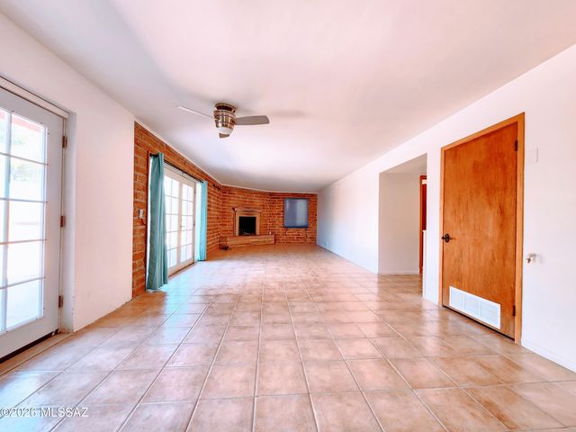 7424 N La Canada Drive, Tucson, AZ 85704