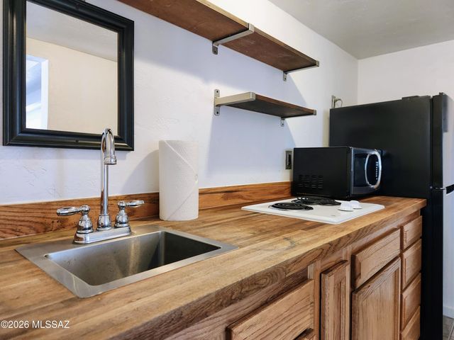 7424 N La Canada Drive, Tucson, AZ 85704