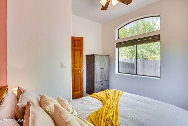 7424 N La Canada Drive, Tucson, AZ 85704
