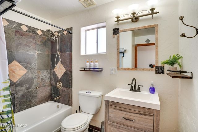 7424 N La Canada Drive, Tucson, AZ 85704