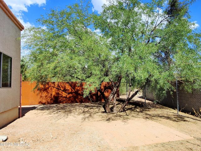 7424 N La Canada Drive, Tucson, AZ 85704
