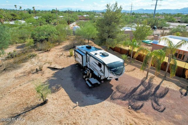 7424 N La Canada Drive, Tucson, AZ 85704