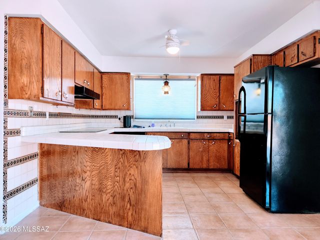 7424 N La Canada Drive, Tucson, AZ 85704