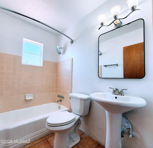 7424 N La Canada Drive, Tucson, AZ 85704