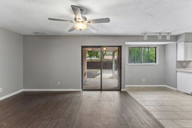 5026 Gene Cernan Dr, Kirby, TX 78219