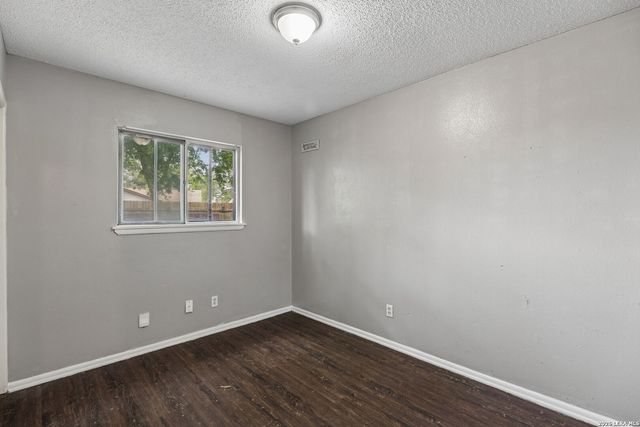 5026 Gene Cernan Dr, Kirby, TX 78219