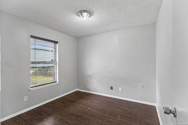 5026 Gene Cernan Dr, Kirby, TX 78219