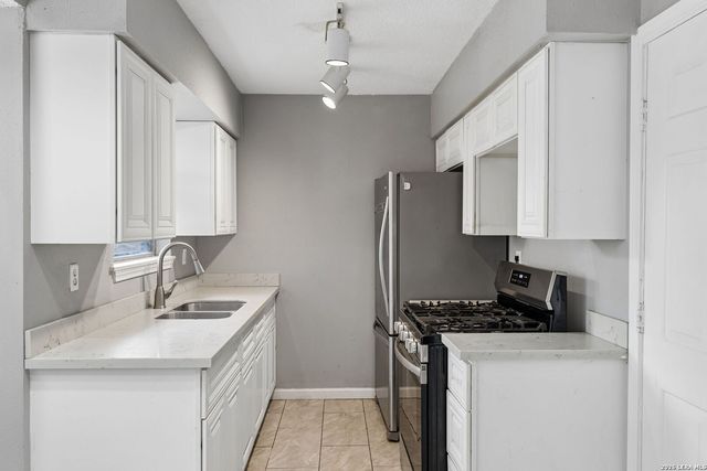 5026 Gene Cernan Dr, Kirby, TX 78219