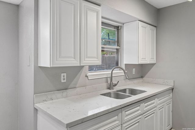 5026 Gene Cernan Dr, Kirby, TX 78219