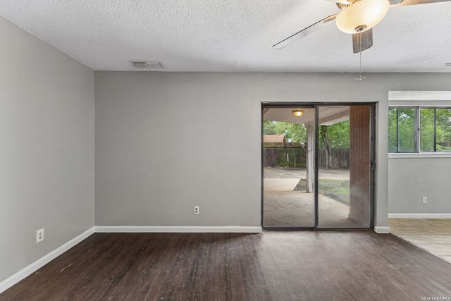 5026 Gene Cernan Dr, Kirby, TX 78219