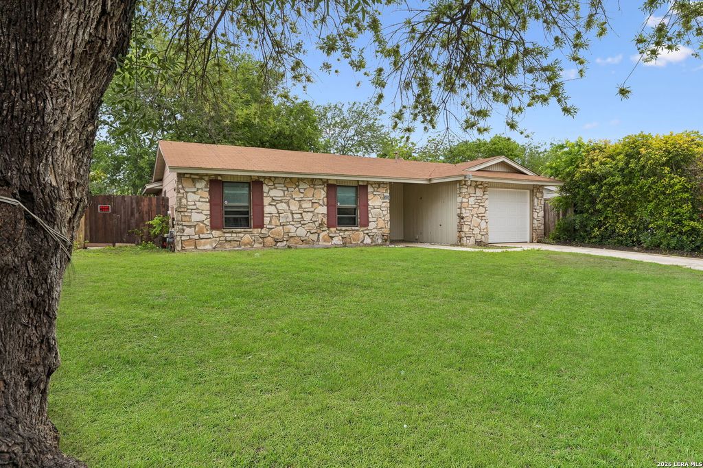 5026 Gene Cernan Dr, Kirby, TX 78219