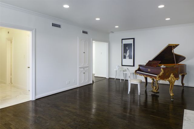 6126 Averill Way 205, Dallas, TX 75225