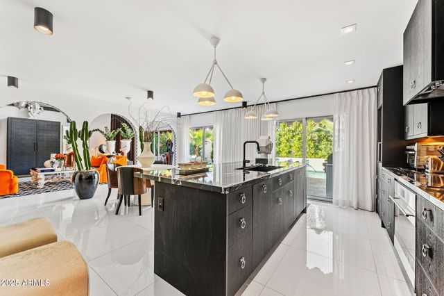 7242 E JOSHUA TREE Lane, Scottsdale, AZ 85250