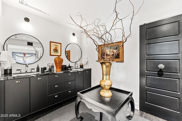 7242 E JOSHUA TREE Lane, Scottsdale, AZ 85250