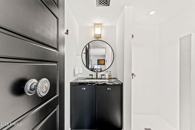 7242 E JOSHUA TREE Lane, Scottsdale, AZ 85250