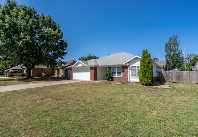 655 Frances Drive, Centerton, AR 72719