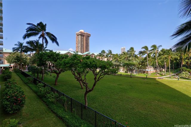 3009 Ala Makahala Place 213, Honolulu, HI 96818