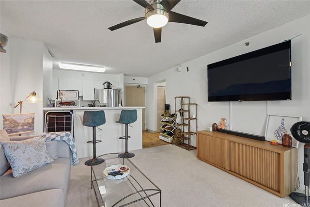 3009 Ala Makahala Place 213, Honolulu, HI 96818