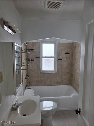 5707 Pearl Road UP, Parma, OH 44129