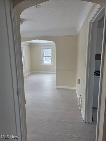 5707 Pearl Road UP, Parma, OH 44129