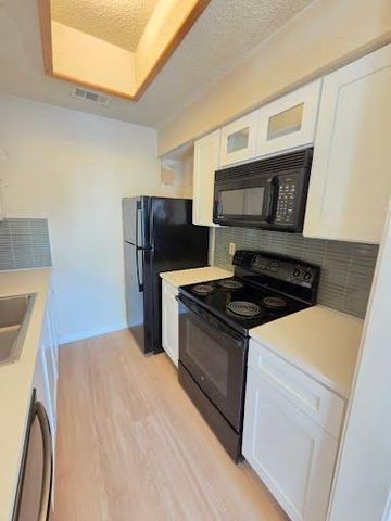 2706 Salado ST 207, Austin, TX 78705