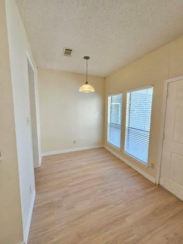 2706 Salado ST 207, Austin, TX 78705